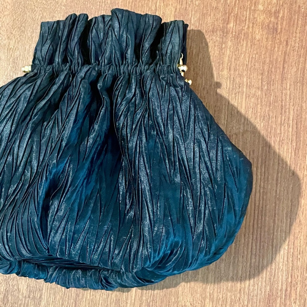 Vintage La Regale Black Textile Evening Bag Chain Strap Gold Metal Kiss Closure - Picture 6 of 16